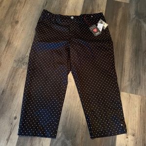 Intro comfort waist w/tummy control capris. NWT.‎ Retail 50